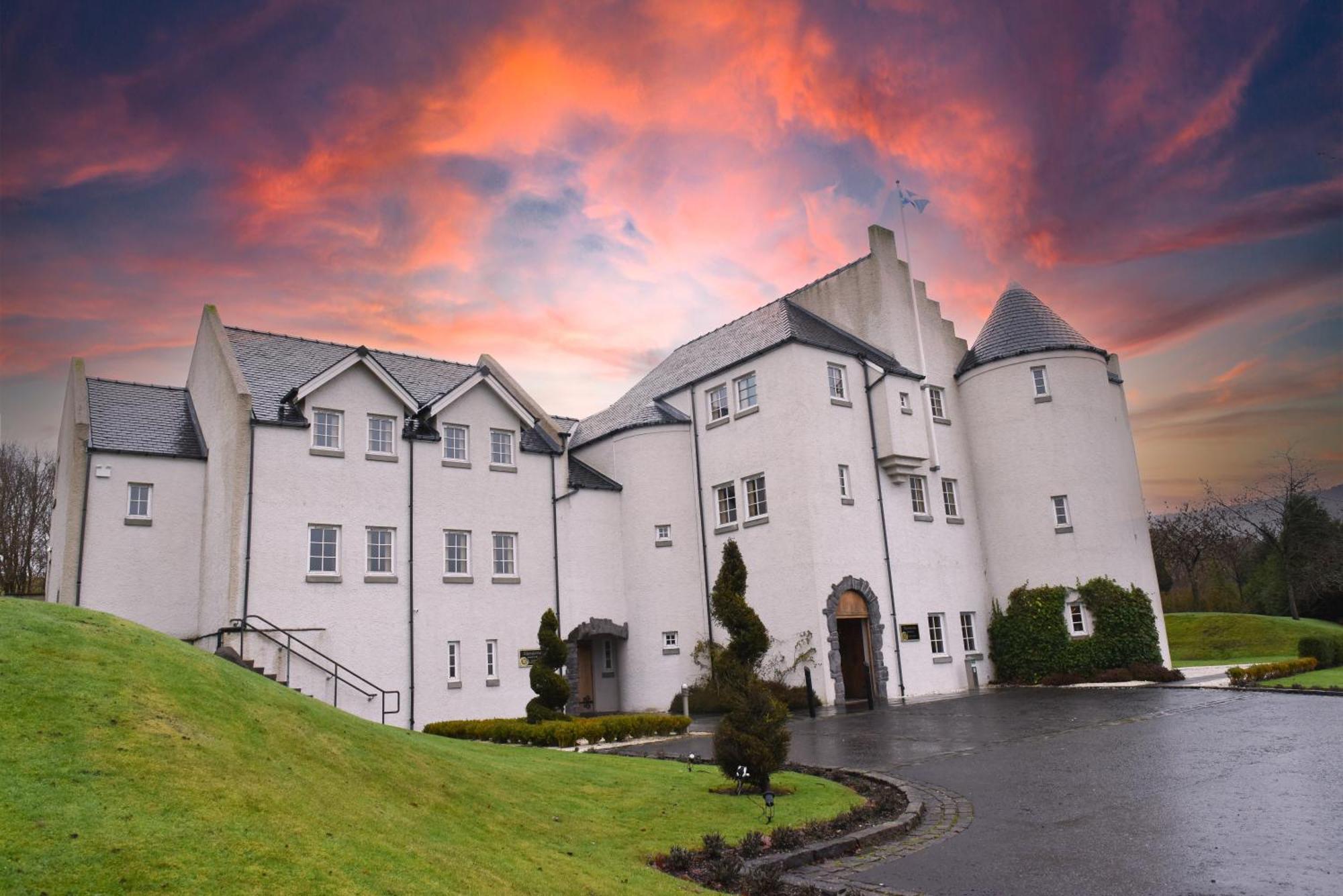 Glenskirlie Castle Hotel Banknock Exterior foto